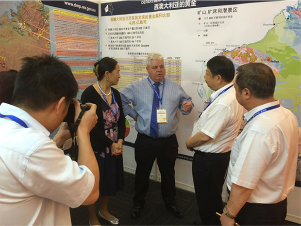 Mr Sellers and Gaomai Trench field questions at the DMP booth at the 2016 China Gold Conference.